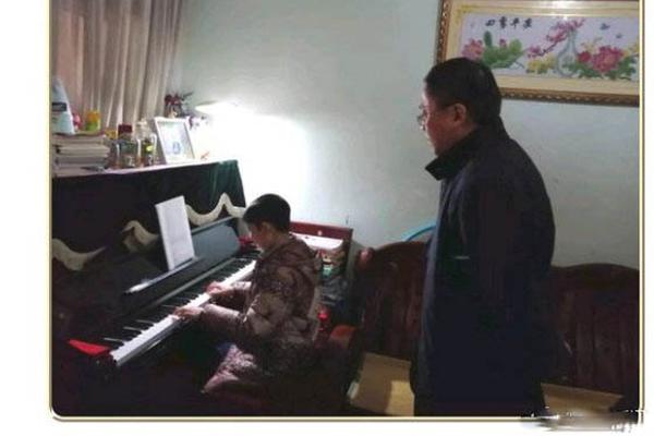 A space agency sent a probe to explore a comet in the outer solar system