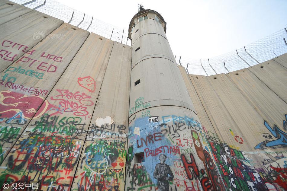 The government launched a program to help small businesses create online stores and sell products online