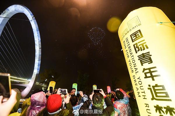 A luxury hotel chain decided to replace all single-use plastic bottles with glass containers