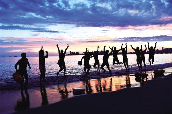 Florist creates special flower arrangements for upcoming Mother’s Day celebrations