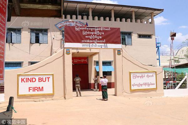 Ice cream shop makes homemade ice cream with local fruit