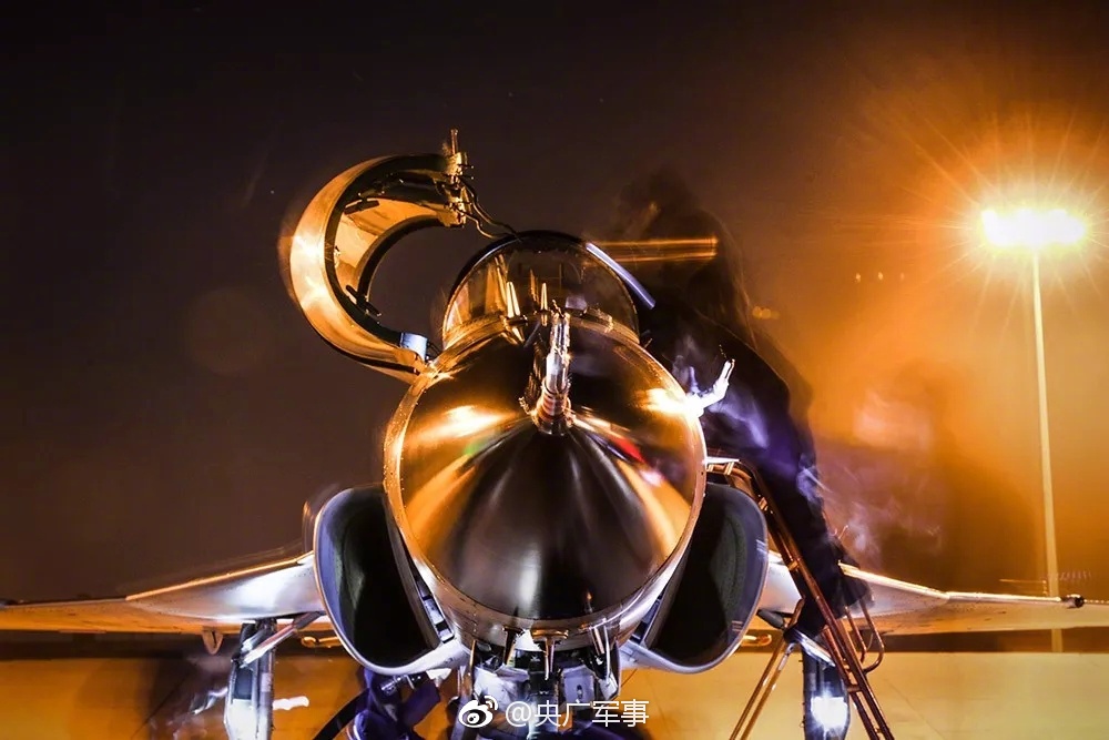 A heavy sandstorm swept through the desert region reducing visibility to less than 500 meters