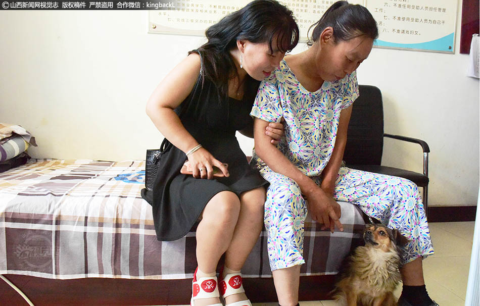 A tech startup launched a new app that helps users track their carbon footprint and make eco-friendly choices