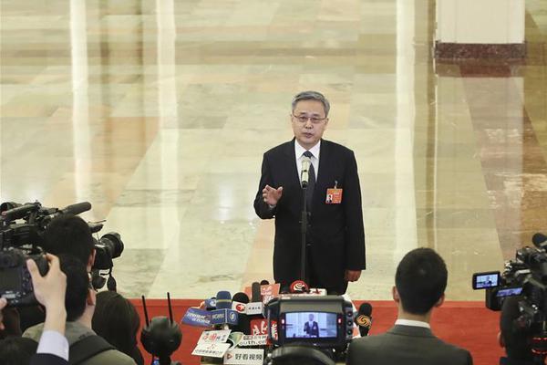 Fashion show raises money for women’s shelter with designs by local designers