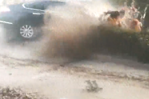 An automaker unveiled an electric SUV with a range of 450 miles and fast-charging capability