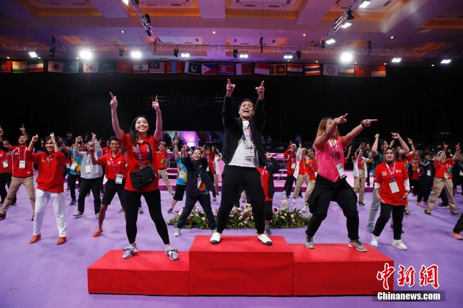 The railway service announced it would offer free coffee and tea to passengers during morning commutes