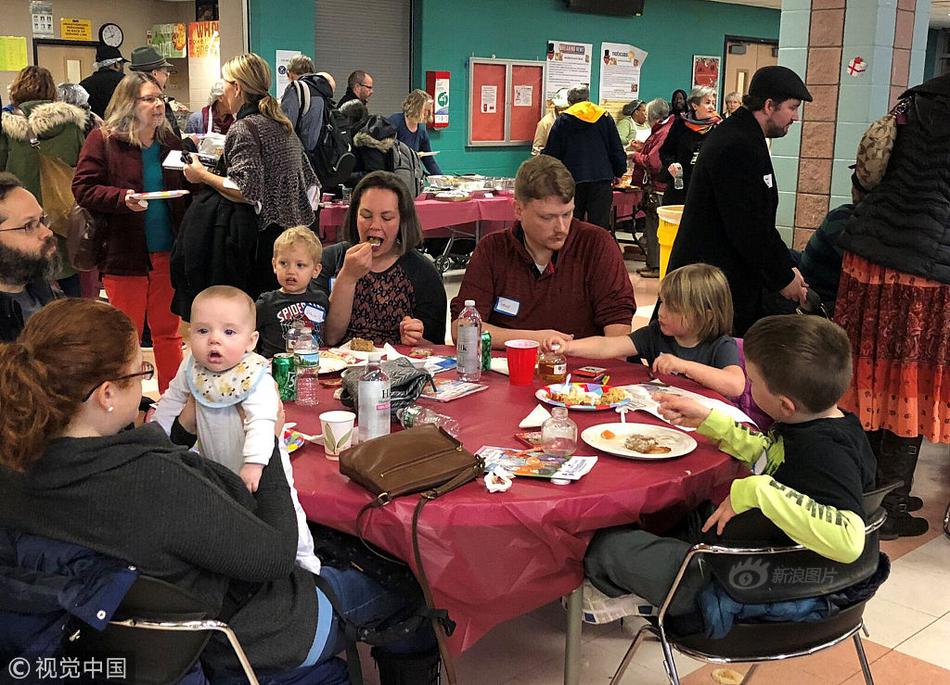 A new study revealed that excessive social media use is linked to feelings of loneliness in teens