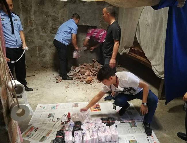 Dance school puts on holiday performance with live music