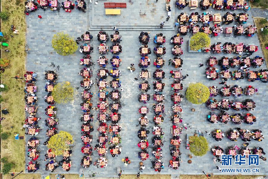 A popular online retailer added a line of eco-friendly home goods made from sustainable materials