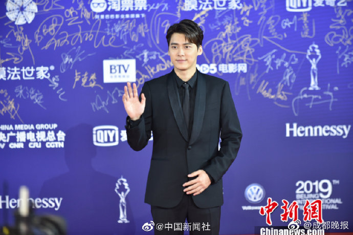 A study revealed that spending too much time on social media can reduce face-to-face social skills