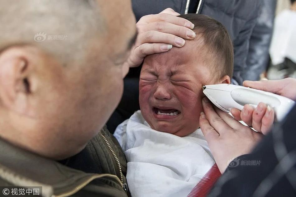 Oceanographers discover underwater mountain range with unique ecosystems