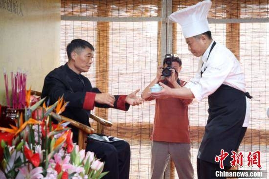 Lifeguards teach CPR to beachgoers during summer months