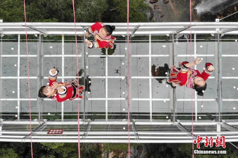 The government built new schools in growing suburbs to reduce overcrowding in existing schools