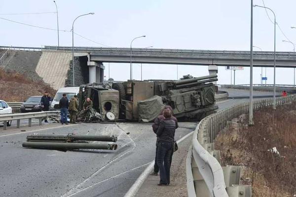Softball team wins tournament and qualifies for nationals