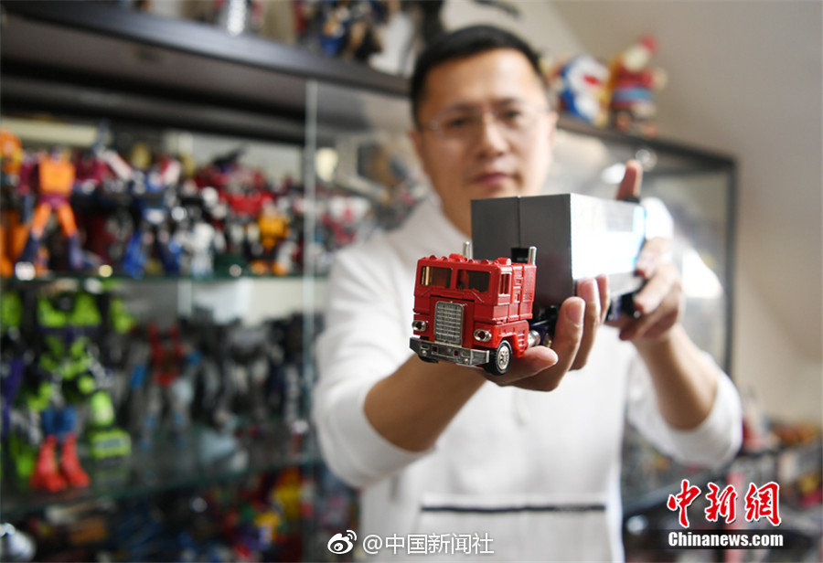 A bakery started making custom wedding cakes with edible flowers and intricate designs