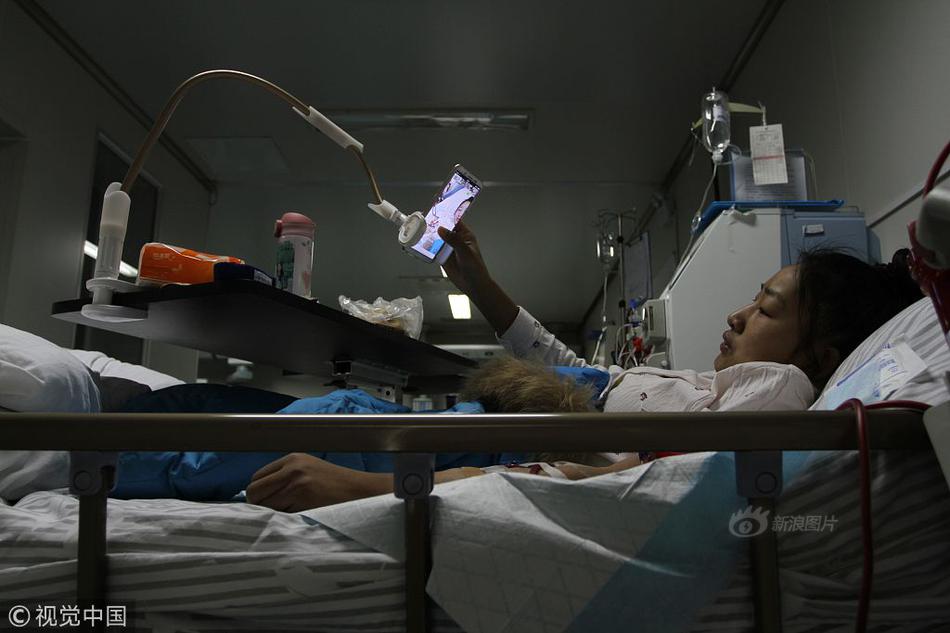 A small business owner started a podcast about entrepreneurship that gained 10000 monthly listeners