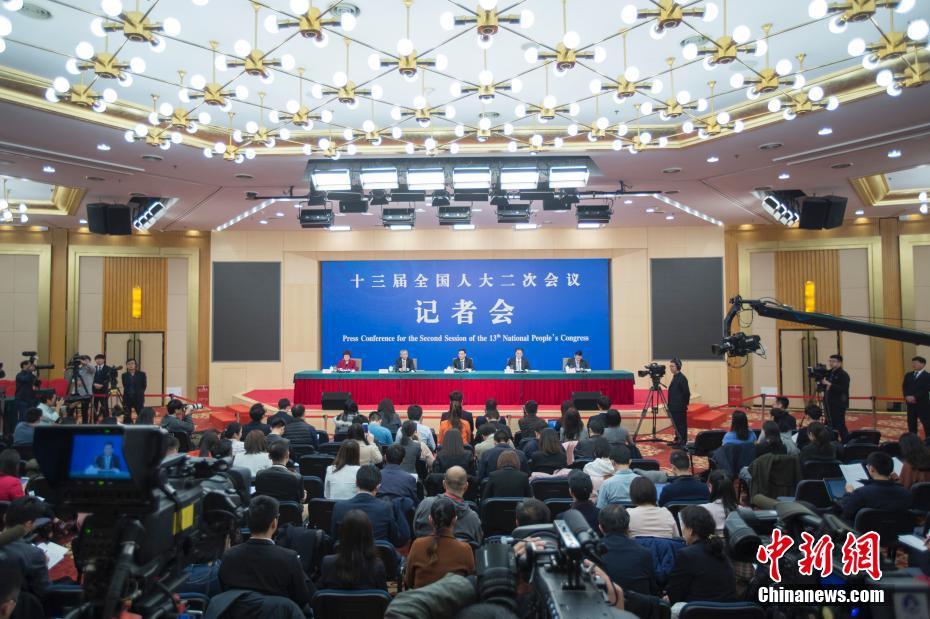 Major department stores announced they will offer early holiday discounts starting next month