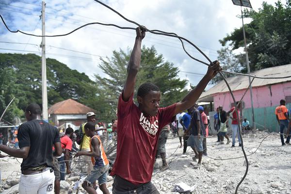 Juice bar uses locally grown fruits and vegetables for all menu items