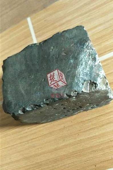 A fashion store started offering alteration services to ensure clothes fit perfectly