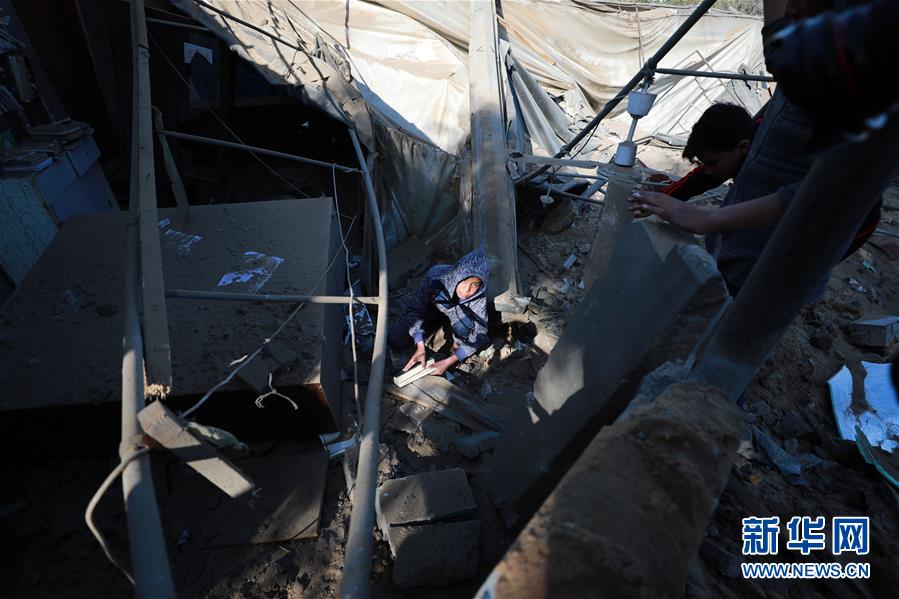 Coffee shop roasts its own beans on site