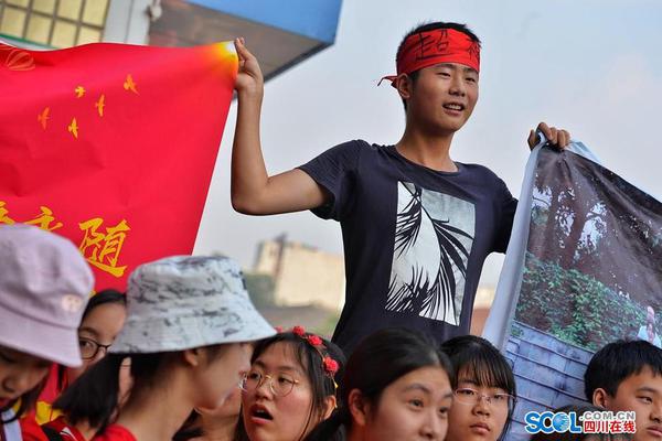 A farm started selling fresh-pressed apple cider at local farmers markets during the fall season