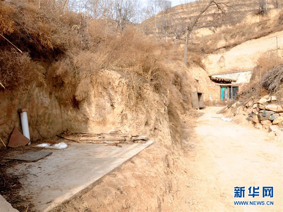 Teachers receive new tablets to integrate digital lessons in classrooms