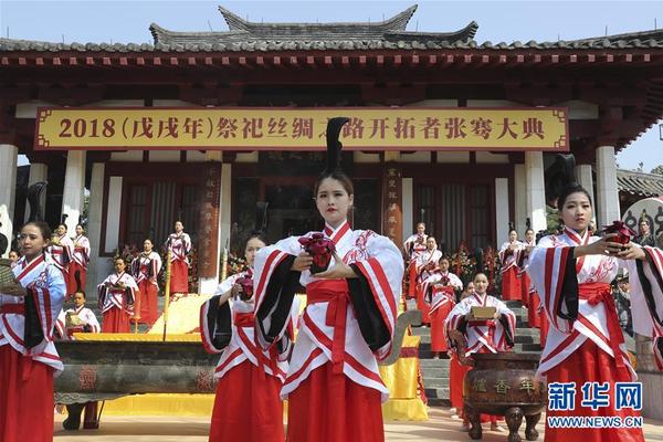 Teachers receive training on how to integrate climate education into lessons