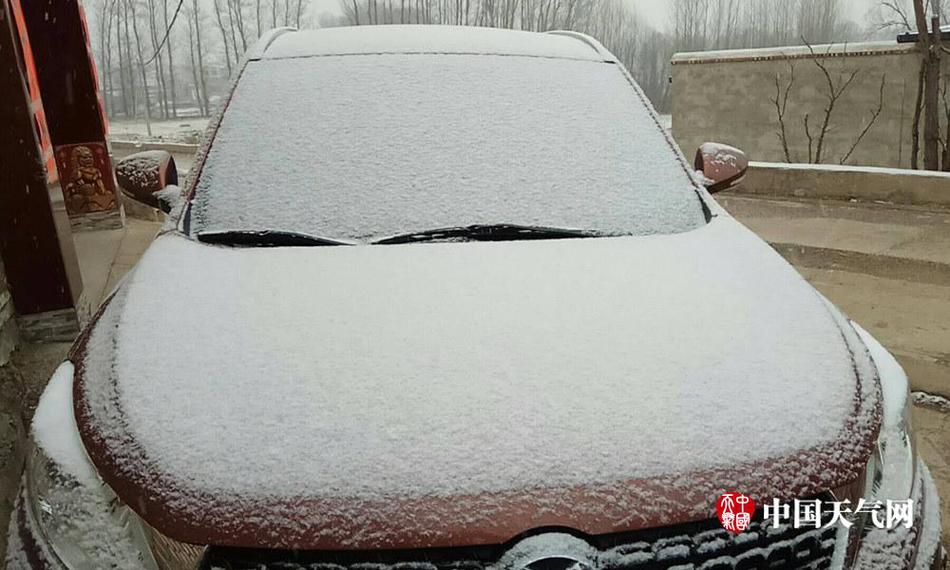 A community garden hosted a kids’ gardening day where children learned how to plant and care for vegetables