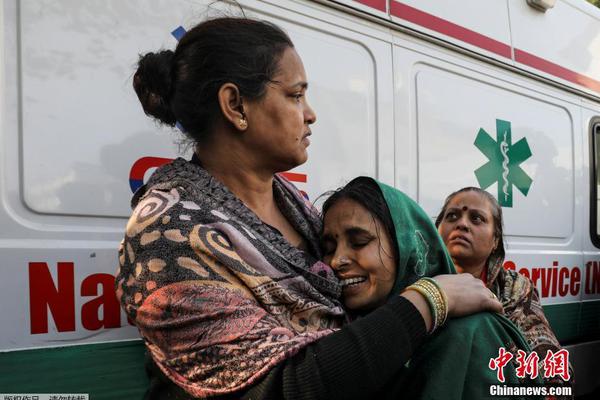 A global summit on climate change concluded with a commitment from 100 countries to cut greenhouse gas emissions by 50% by 2030.