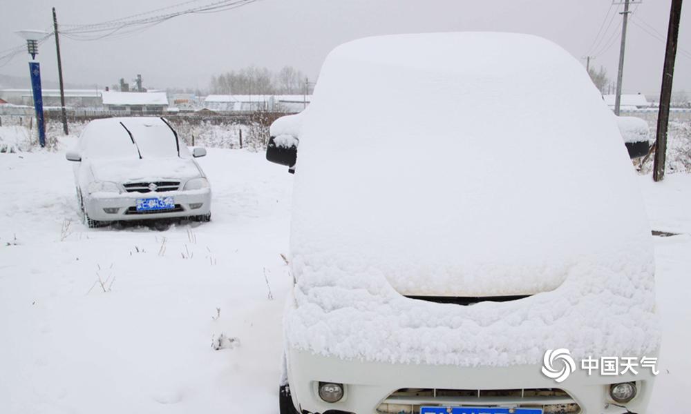 A severe thunderstorm caused power outages for 60000 residents in the eastern region