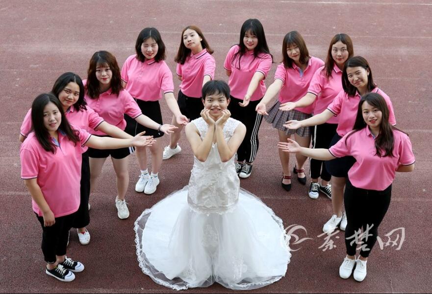 The national archive made thousands of historical photographs available for free online