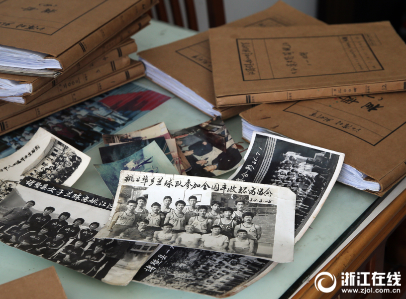 Teachers are using virtual reality headsets to take students on virtual field trips to historical sites