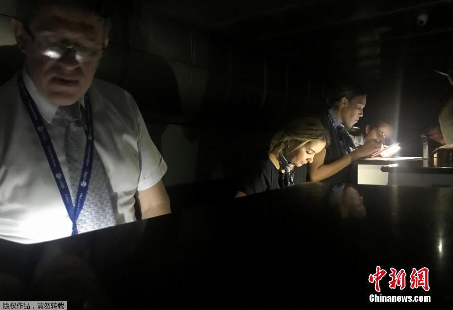 Florist delivers flowers to hospital patients for free