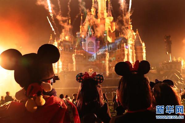 Local businesses joined a campaign to reduce energy use during peak hours