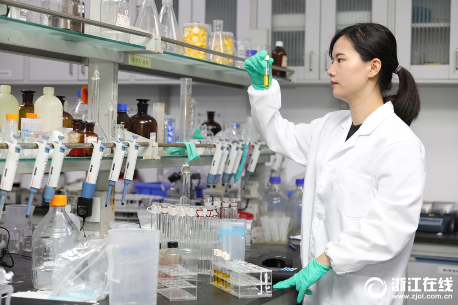 Researchers found that drinking herbal tea may help reduce symptoms of seasonal allergies