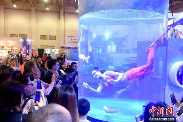 Photography exhibit highlighting urban street art opens in city center