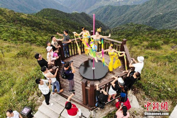 A city installed more public trash cans to reduce litter on sidewalks