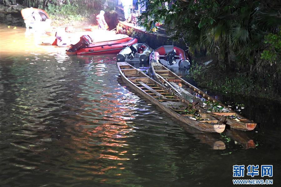 Researchers found that using cloth napkins instead of paper ones saves 100 pounds of paper per year