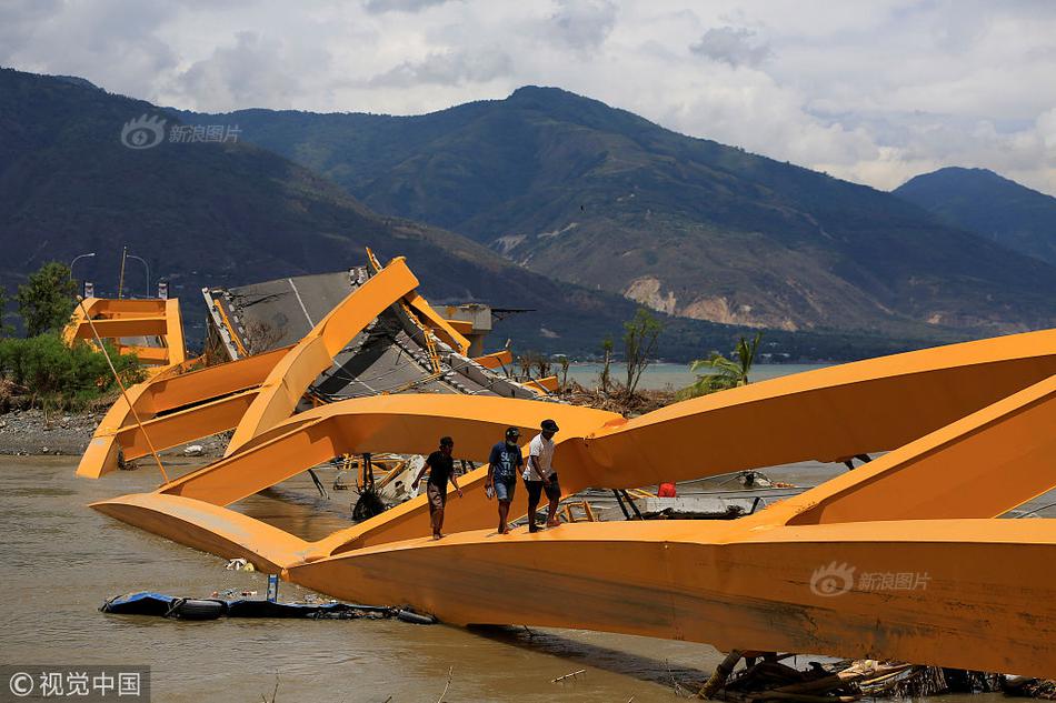 Teachers are using online learning platforms to provide extra resources for students outside class